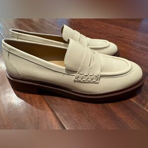 Madewell Loafer

Size 8

Beautiful, stylish loafers